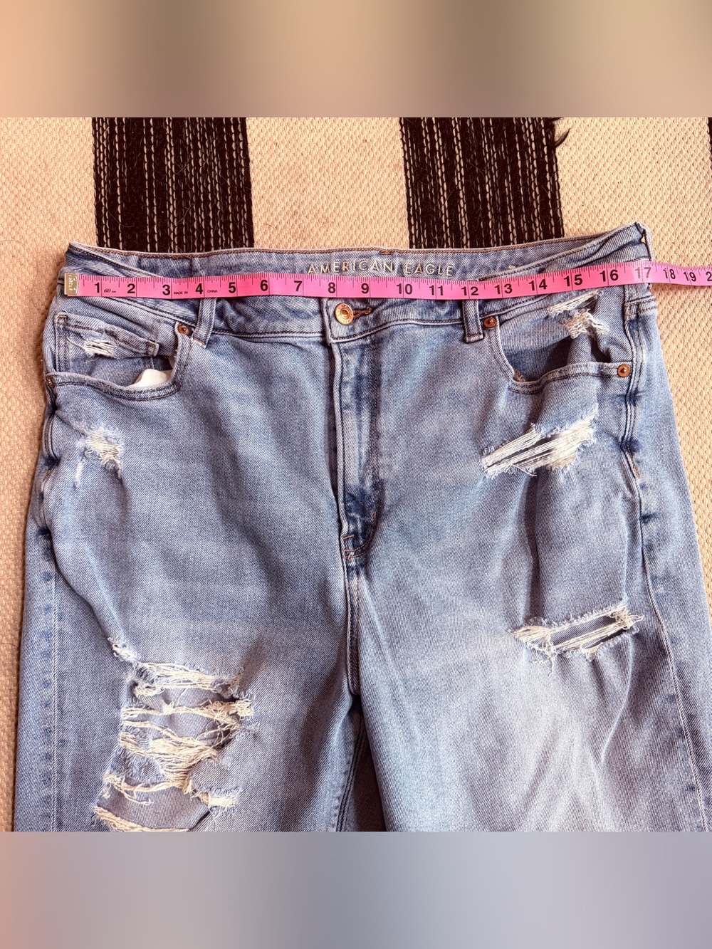 American Eagle Women's Light Blue Distressed Mom Jeans Size 18R - Picture 6 of 10